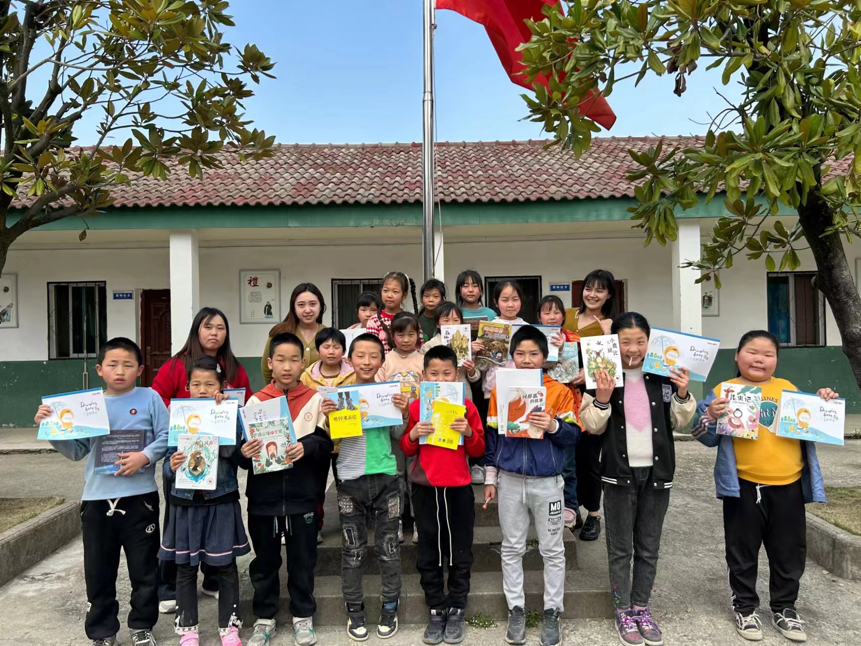 伯敬小學(xué)捐書.jpg 伯敬小學(xué)捐書.jpg